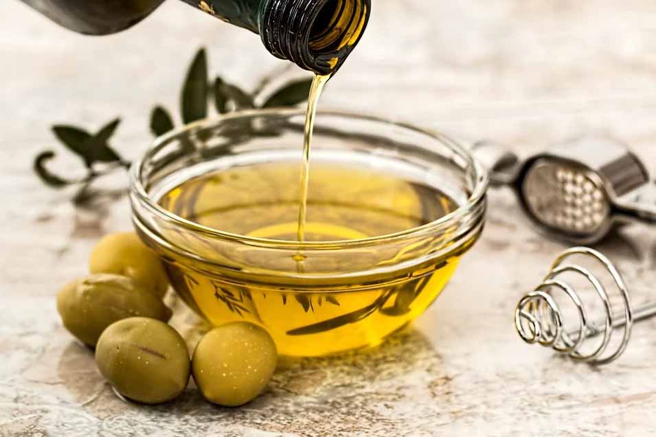 Picture of olives and olive oil