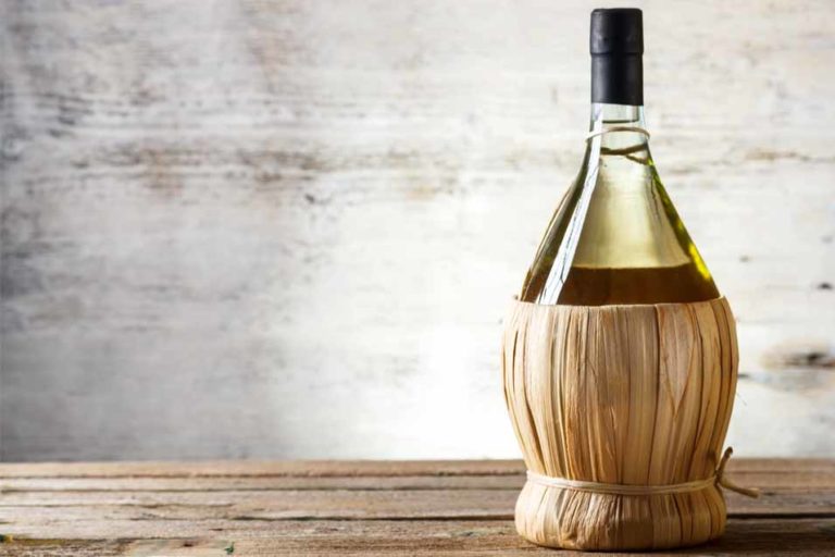 Is Vinegar Safe for Cats as a Household Cleaner?